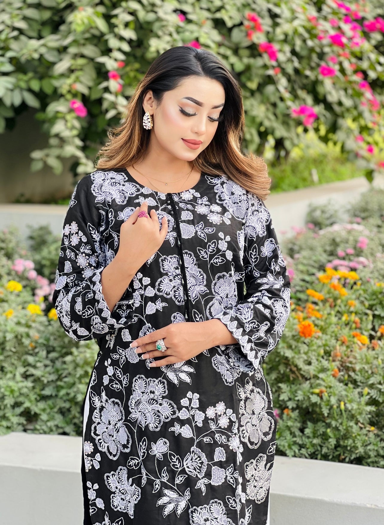 𝗕𝗹𝗮𝗰𝗸 & 𝗪𝗵𝗶𝘁𝗲 𝗲𝗺𝗯𝗿𝗼𝗶𝗱𝗲𝗿𝘆 𝘀𝘁𝗶𝘁𝗰𝗵𝗲𝗱 𝟯 𝗽𝗶𝗲𝗰𝗲 𝘀𝗲𝘁