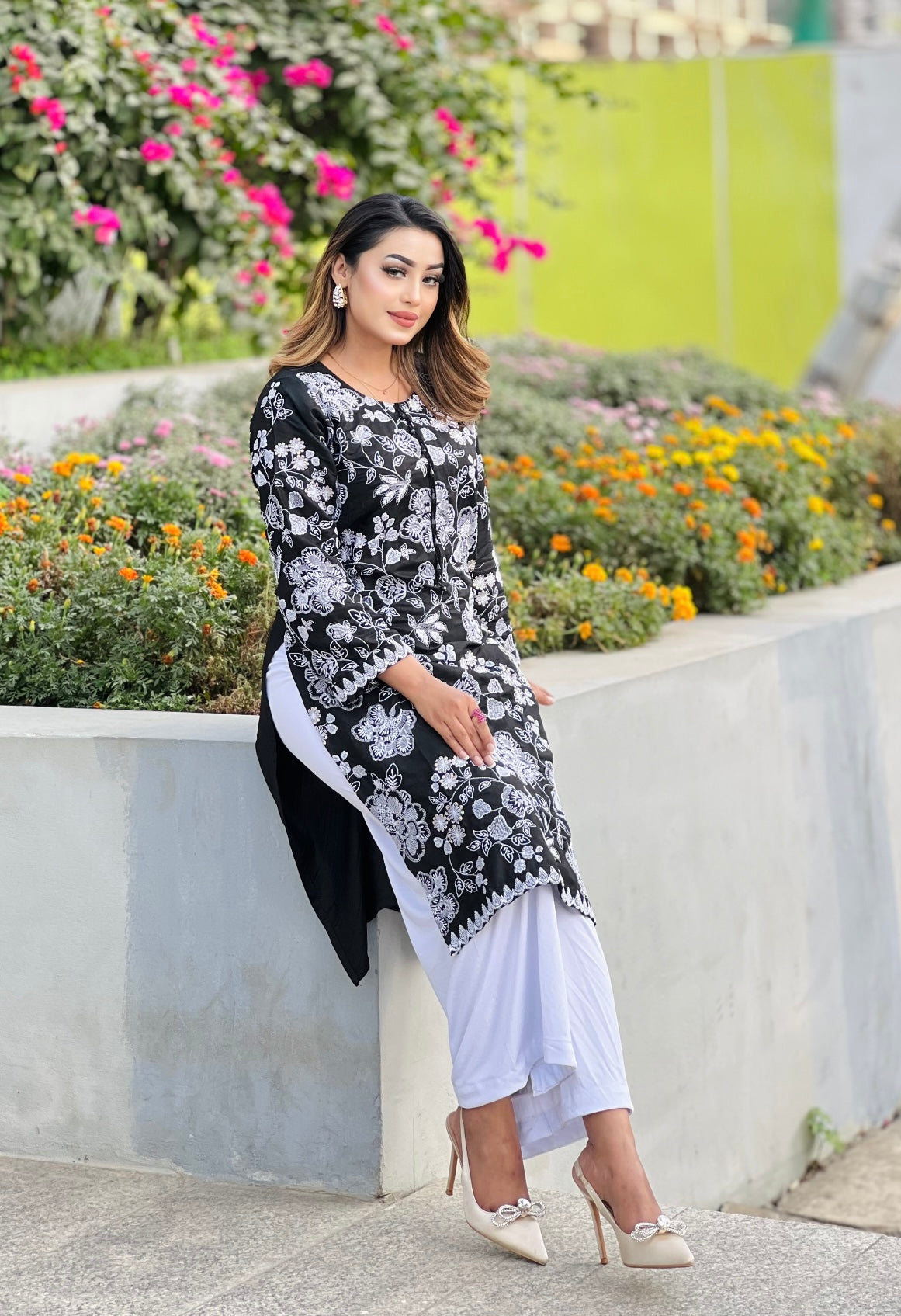 𝗕𝗹𝗮𝗰𝗸 & 𝗪𝗵𝗶𝘁𝗲 𝗲𝗺𝗯𝗿𝗼𝗶𝗱𝗲𝗿𝘆 𝘀𝘁𝗶𝘁𝗰𝗵𝗲𝗱 𝟯 𝗽𝗶𝗲𝗰𝗲 𝘀𝗲𝘁