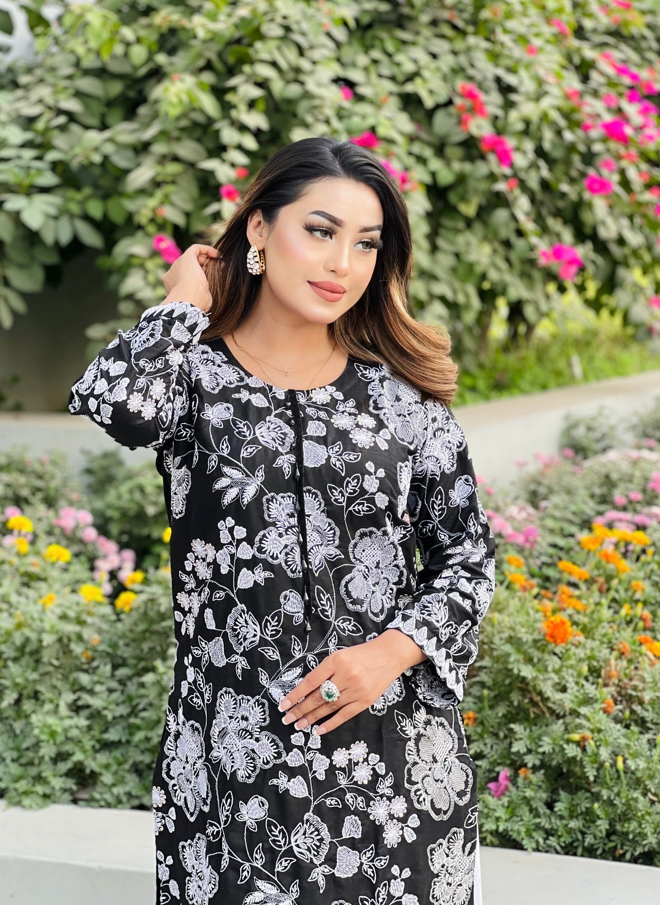 𝗕𝗹𝗮𝗰𝗸 & 𝗪𝗵𝗶𝘁𝗲 𝗲𝗺𝗯𝗿𝗼𝗶𝗱𝗲𝗿𝘆 𝘀𝘁𝗶𝘁𝗰𝗵𝗲𝗱 𝟯 𝗽𝗶𝗲𝗰𝗲 𝘀𝗲𝘁